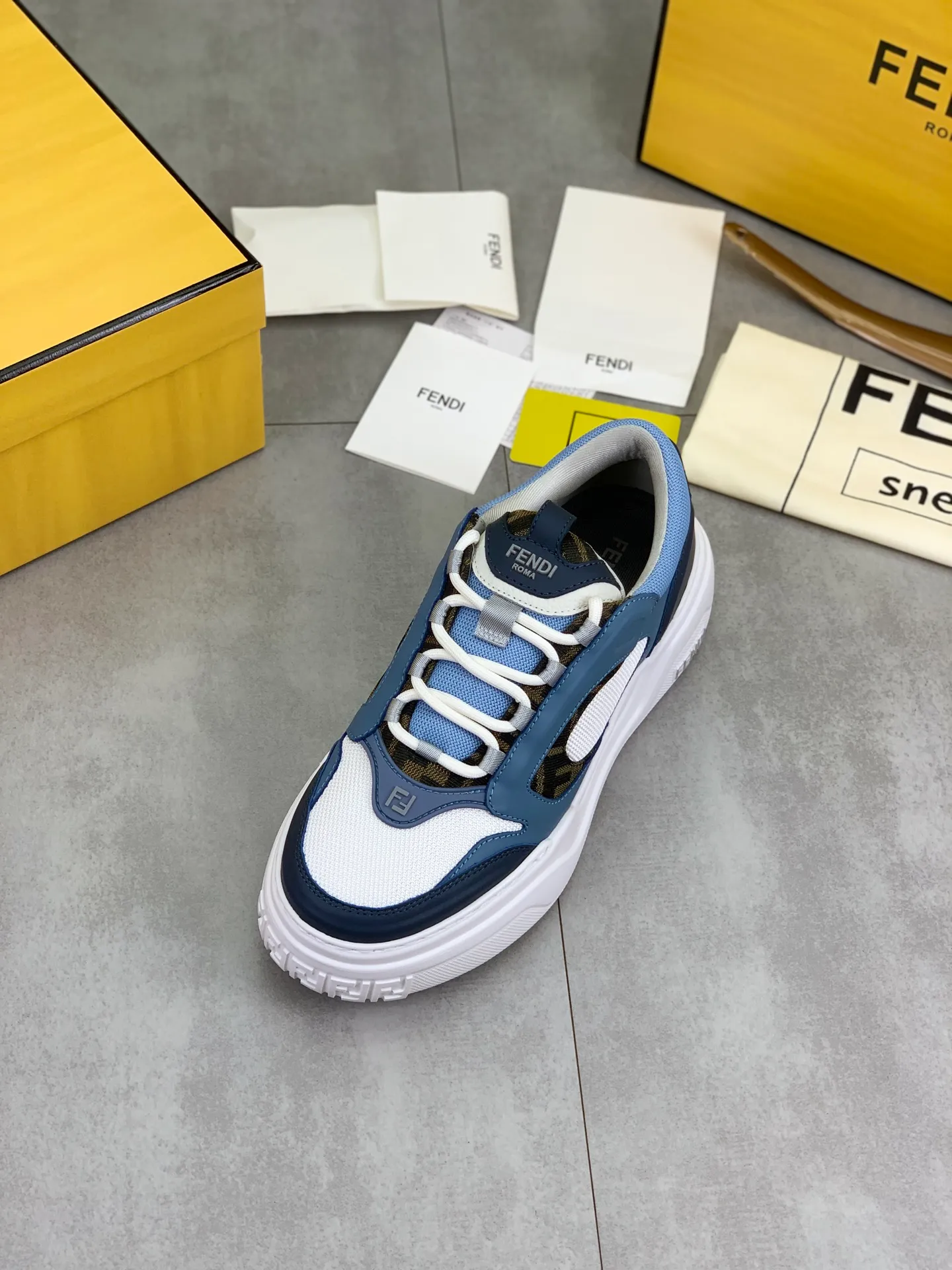 Men's Men's Shoes 💰P740 New Style 💰💎💎💎Summer Hot Style [FENDI Fendi] Top Version 🆕New slip-on sneakers, wavy soles engraved with original words. Embossed Fendi Flow lettering on the heel. The upper is made of high-end calfskin and breathable materials. Original lining with tone-on-tone details decorated with innovative handcrafting techniques. Ultra-light and wear-resistant TPU and IP foam soles, overall lightweight and comfortable. Size:39-44 (38 45 can be customized)